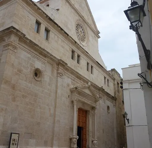 Al Duomo לינה וארוחת בוקר 4*